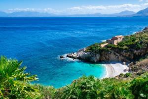 Strand-Urlaub im Herbst: So weit müssen Sonnenhungrige nicht reisen