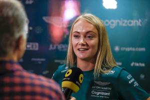 Erste Frau seit 2018: Hawkins fährt Formel-1-Boliden