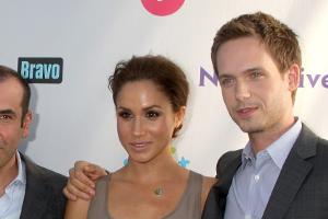 "Suits"-Star Patrick J. Adams teilt unbekannte Bilder von Meghan