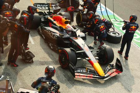 Die besten Formel-1-Rennställe - Seit 1958 wird in der Formel 1 neben der Fahrer-Weltmeisterschaft auch die Konstrukteurs-WM ausgetragen. Seitdem haben sich 15 verschiedene Marken den Titel gesichert. Während einige Hersteller 'nur' einen Titel holten, schafften es andere mehrmals auf das oberste Treppchen (Stand: Nach den Entscheidungen der Saison 2023). Die besten Formel-1-Rennställe - Seit 1958 wird in der Formel 1 neben der Fahrer-Weltmeisterschaft auch die Konstrukteurs-WM ausgetragen. Seitdem haben sich 15 verschiedene Marken den Titel gesichert. Während einige Hersteller 'nur' einen Titel holten, schafften es andere mehrmals auf das oberste Treppchen (Stand: Nach den Entscheidungen der Saison 2023).