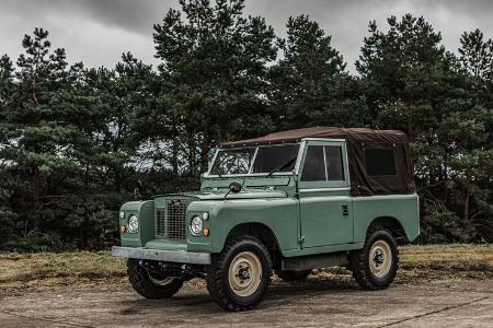 Everrati Land Rover Series IIA electric