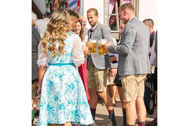 Anstoßen auf die Bochum-Gala