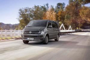 VW-Bus mit Offroad-Qualitäten