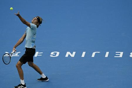 Peking: Zverev muss sich übergeben und kämpft sich weiter Peking: Zverev muss sich übergeben und kämpft sich weiter