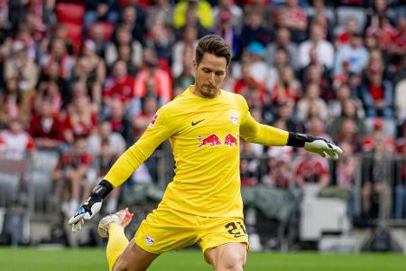 RB Leipzig - TOR: Janis Blaswich - Note: 2,5 - Verhinderte mit einer Glanztat gegen Musiala den frühen Rückstand (3.), war auch gegen Tel zur Stelle (66.). Bei den Gegentoren konnte er nichts ausrichten. Hätte fast noch den Kane-Elfmeter gehalten (56.).
