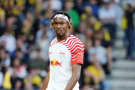 Mohamed Simakan - Note: 3,0 - Zeigte sich als unangenehmer Gegenspieler und machte den direkten Weg zum Tor in vielen Szenen entschlossen dicht. Gewann vor der Pause rund 80 Prozent seiner Zweikämpfe. Die Quote ließ mit der Zeit aber deutlich nach.