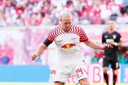 MITTELFELD: Xaver Schlager - Note: 3,0 - Schaltete vor dem 1:0 am schnellsten und schickte Openda in den freien Raum. Ansonsten vor allem defensiv gefordert. Bewies aber nicht immer die nötige Positionsdisziplin. Kam beim 2:2 als letzter Mann zu spät.