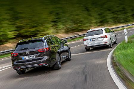 Opel Insignia Sports Tourer, Skoda Superb Combi 