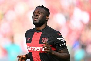 Bayer-Torjäger Boniface warnt vor Kunstrasen in Molde