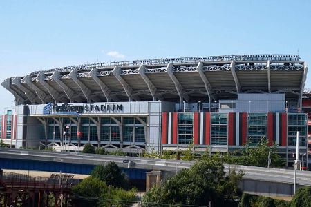 Cleveland Browns Stadium (Cleveland Browns) - Das 1999 erbaute Stadion in Cleveland kann sich sehen lassen. Deshalb pilgern jede Woche Tausende Fans in die 67.895 Personen fassende Arena.