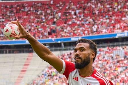 Eric Maxim Choupo-Moting (ab 88.) - ohne Benotung - Half dabei, den knappen Vorsprung über die Zeit zu retten, ohne dabei zu glänzen.
