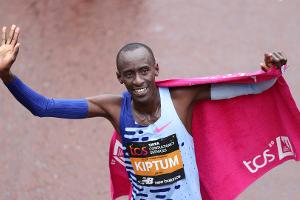 2:00:35 - Kenianer Kiptum pulverisiert Marathon-Weltrekord