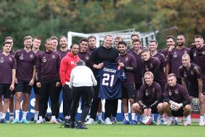 DFB-Auswahl in Football-Trikots: "Nicht meine Größe"