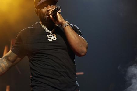 Fußball: Rapper 50 Cent sponsert U14-Mädchen des AFC Rumney Fußball: Rapper 50 Cent sponsert U14-Mädchen des AFC Rumney