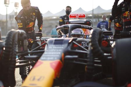 Der große Triumph - ... Beim Showdown in Abu Dhabi krönt sich Verstappen schließlich zum ersten Mal in seiner Karriere zum Formel-1-Weltmeister. Der Beginn einer neuen Erfolgsära in der Königsklasse des Motorsports.