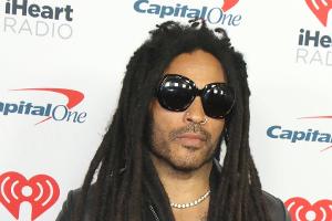 Lenny Kravitz zeigt in seinem neuem Video fast alles