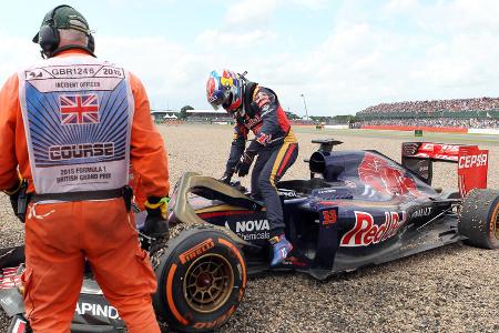 Der Highspeed-Hitzkopf - Regelmäßig kommt allerdings auch die wilde Seite des Niederländers zum Vorschein. Verstappen ist zwar unglaublich schnell, aber auch ein Hitzkopf, der mehr als einmal in der Bande landet. Dennoch empfiehlt er sich mit seinen Leistung schon früh für eine Beförderung zu Red Bull.