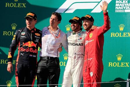 Star der zweiten Reihe - Ein Jahr später sorgt Verstappen dann zumindest teamintern für klare Verhältnisse. Max hat Ricciardo voll im Griff, fährt insgesamt zwei Siege und neun weitere Podestplatzierungen raus. Die Show in der WM beherrschen allerdings Mercedes und Ferrari, die noch das bessere Material zur Verfügung haben.