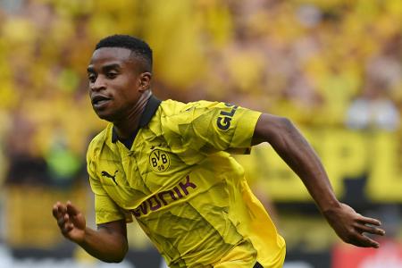 Youssoufa Moukoko (ab 84.) - ohne Bewertung - Bewies Moral in den letzten Minuten und investierte immens viel beim Anlaufen. Hatte noch einige Szenen, wo er fast den Ball eroberte. Ein Abschluss ergab sich nicht mehr.
