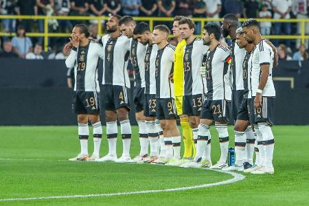Schweigeminute vor Länderspiel der DFB-Auswahl Schweigeminute vor Länderspiel der DFB-Auswahl