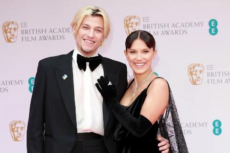 Millie Bobby Brown lernte durch ihren Verlobten, sich selbst zu lieben Millie Bobby Brown lernte durch ihren Verlobten, sich selbst zu lieben