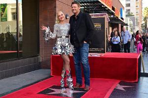 Im Sternen-Outfit: Gwen Stefani auf dem "Walk of Fame" verewigt