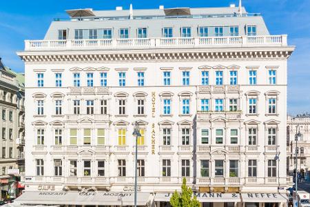 Direkt gegenüber der Oper