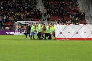 Dramatische Szene: Dost auf dem Spielfeld zusammengebrochen