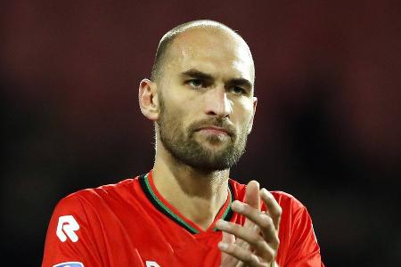 Ex-Bundesliga-Star Bas Dost meldet sich aus dem Krankenhaus Ex-Bundesliga-Star Bas Dost meldet sich aus dem Krankenhaus