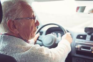 Wollen die Deutschen den SUV-Führerschein oder den Senioren-TÜV?