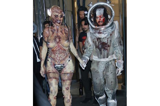 2019 erschien das deutsche Supermodel als Alien, im Pärchenlook mit Ehemann Tom Kaulitz. Ein Ansatz, welchen das Glamour-Paar...