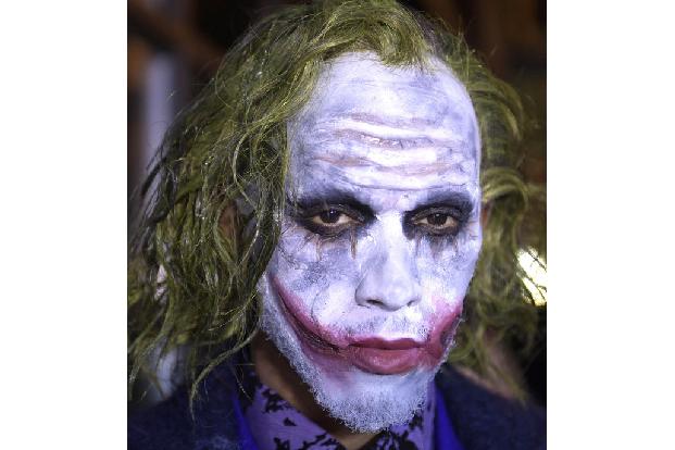 ...wie zum Beispiel Formel-1-Champion Lewis Hamilton mit seinem Joker-Outfit aus dem Jahr 2016 oder...