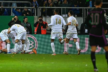 Pokal-Aus: Bayern blamiert sich in Saarbrücken Pokal-Aus: Bayern blamiert sich in Saarbrücken
