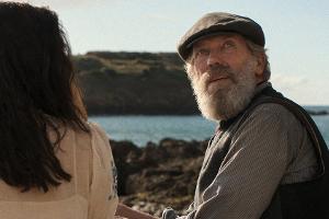 Hugh Laurie und Mark Ruffalo in "Alles Licht, das wir nicht sehen"