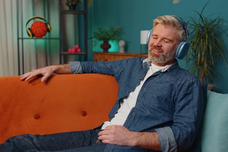 Hören von Lieblingsmusik kann Schmerzen lindern