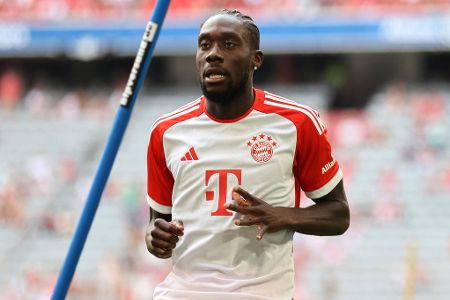 Alphonso Davies - Note: 3,5 - Zeigte sich erneut anfällig in den direkten Duellen. Konnte Reus nur mit Mühe im Zaum halten und ließ die beste Chance durch Malen zu (45.). Vorne in seinen Bemühungen fast immer glücklos.