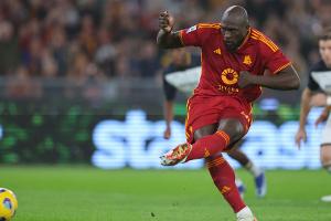 Mourinho tröstet Lukaku nach Elfer-Fehlschuss