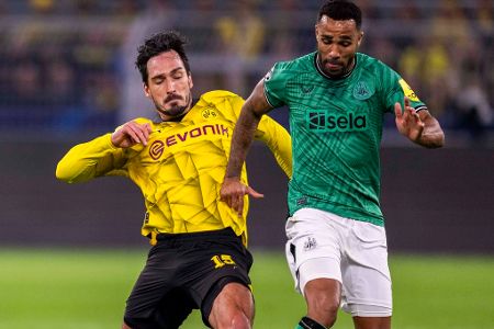 Mats Hummels - Note: 1,5 - War der Stabilisator in der BVB-Abwehr und stand bei gegnerischen Angriffen fast immer richtig. Hatte gerade als letzter Mann viele tolle Szenen und gewann über 80 Prozent seiner Zweikämpfe. Von hinten heraus zudem mit starken Akzenten im Passspiel.