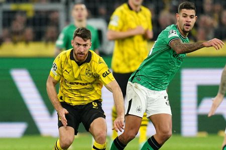 MITTELFELD: Salih Özcan - Note: 2,5 - Konnte das Geschehen mit Ball nur selten prägen. Dafür hinten umso wichtiger. Rettete im zweiten Durchgang wiederholt im eigenen Strafraum. Insgesamt mit sehr disziplinierter Leistung im Positionsspiel.