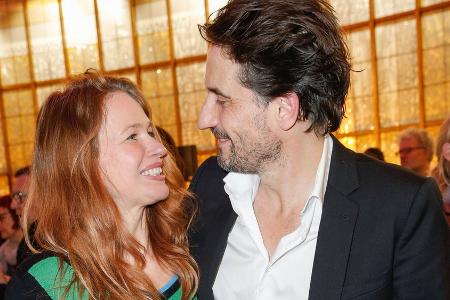 Nach fast 30 gemeinsamen Jahren: Ehe-Aus bei Oliver Mommsen Nach fast 30 gemeinsamen Jahren: Ehe-Aus bei Oliver Mommsen