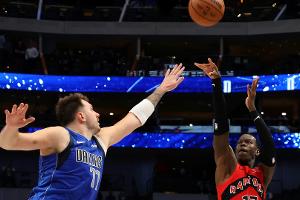 NBA: Schröders Raptors siegen in Dallas