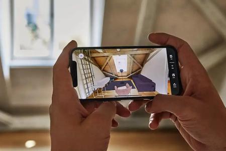 Mit der Ikea-Smartphone-App lässt sich die Gestaltung auch in den eigenen vier Räumen wirklichkeitsnah durchführen.