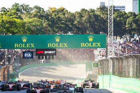 Der Stand in der Formel-1-Fahrerwertung - Max Verstappen dominiert die Formel 1 weiter nach Belieben. Hinter dem Niederländer spitzt sich der Kampf um Platz zwei und drei weiter zu. In Brasilien konnte sich Sergio Pérez gegen die Verfolger etwas absetzen. Die komplette Fahrerwertung in der Formel 1:
