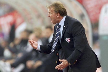 'Wir müssen die deutsch-holländische Feindschaft wieder aufleben lassen.'
(nach dem UEFA-Cup-Spiel Eindhoven gegen den 1. FC Kaiserslautern, das wegen Zuschauerausschreitungen unterbrochen werden musste)