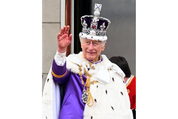 König Charles III., den immer noch viele gewohnheitsmäßig Prinz Charles nennen, feiert am Dienstag (14. November) seinen 75. Geburtstag. Zeit für ein paar Fun Facts über den Monarchen, der so lange auf seine Krönung warten musste.