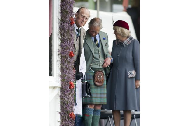 Es soll in der Familie Windsor ja angeblich nicht immer besonders herzlich zugehen. So wird berichtet, dass Charles bei einem Streit mit seinem Vater Prinz Philip gesagt haben soll: 