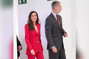 Letizia von Spanien begeistert ganz in Rot bei Picasso-Ausstellung