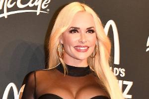 Daniela Katzenberger strahlt: Altes Kleid passt nach elf Jahren wieder
