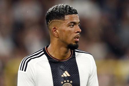 ABWEHR: Benjamin Henrichs - Note: 4,0 - Leitete das 1:0 mit einem sensationellen Schnittstellenpass ein. Bespielte die Tiefe auch mit eigenen Läufen stark. Defensiv dafür wackelig. Traf vor den beiden ersten Gegentoren falsche Entscheidungen.