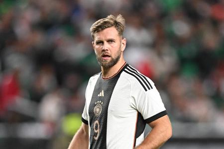 ANGRIFF: Niclas Füllkrug - Note: 3,5 - Konnte offene Räume selten für sich nutzen. Wirkte in der quirligen deutschen Offensive insgesamt träge. Nutzte in bester Mittelstürmer-Manier seine einzige Chance direkt zum 2:2 (49.).